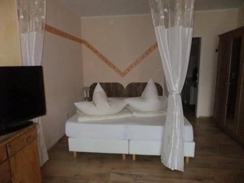 Ferienwohnung Strandhof Mohnesee Room photo